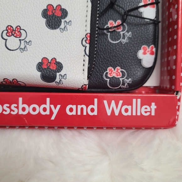 Disney Minnie Mouse Crossbody and Wallet Gift Set New In Box - Picture 3 of 12